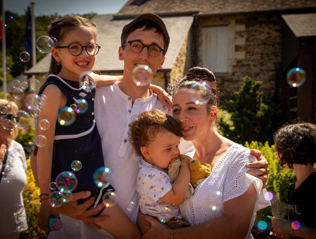 un couple et ses deux enfants